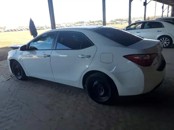 2T1BURHE5HC884388 2017 TOYOTA COROLLA - Image 2
