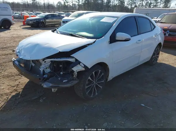 2T1BURHE5HC953807 2017 TOYOTA COROLLA - Image 2