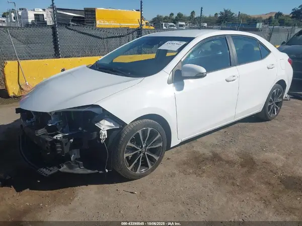 2T1BURHE5JC005655 2018 TOYOTA COROLLA - Image 2