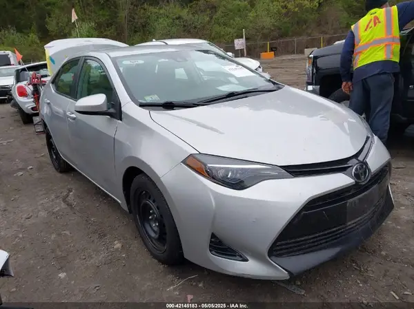 2T1BURHE5JC007745 2018 TOYOTA COROLLA - Image 1