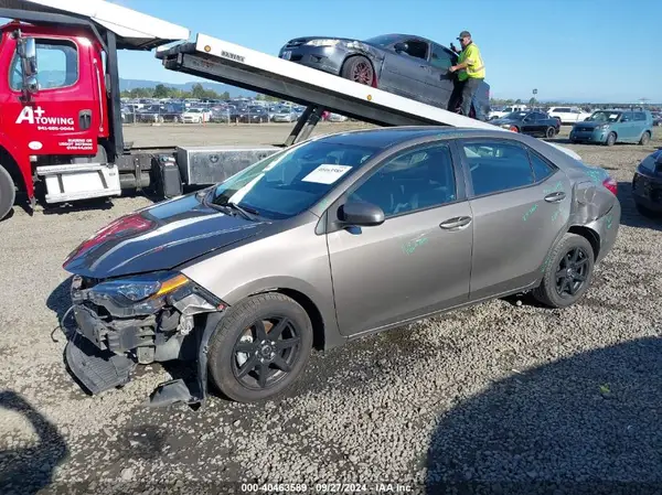 2T1BURHE5JC007874 2018 TOYOTA COROLLA - Image 2