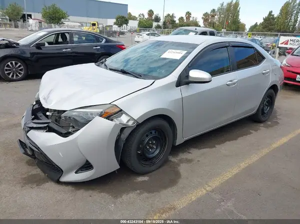 2T1BURHE5JC009060 2018 TOYOTA COROLLA - Image 2