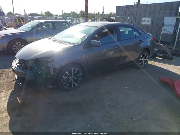 2T1BURHE5JC011634 2018 TOYOTA COROLLA - Image 2