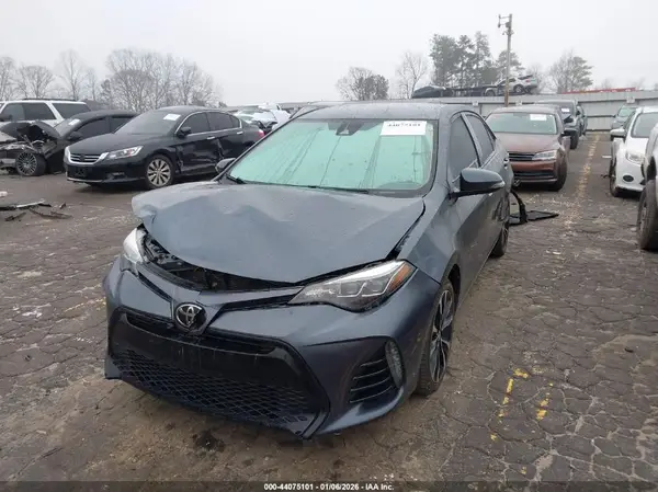 2T1BURHE5JC011696 2018 TOYOTA COROLLA - Image 2