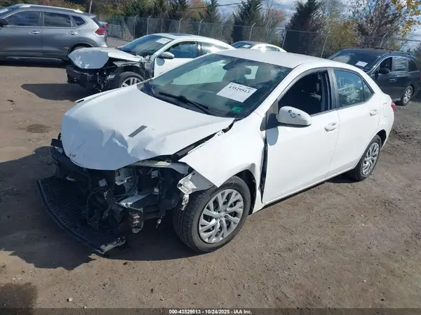 2T1BURHE5JC014565 2018 TOYOTA COROLLA - Image 2