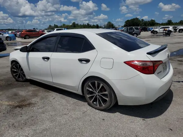 2T1BURHE5JC014713 2018 TOYOTA COROLLA - Image 2