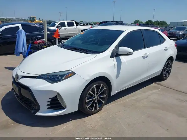 2T1BURHE5JC016011 2018 TOYOTA COROLLA - Image 2