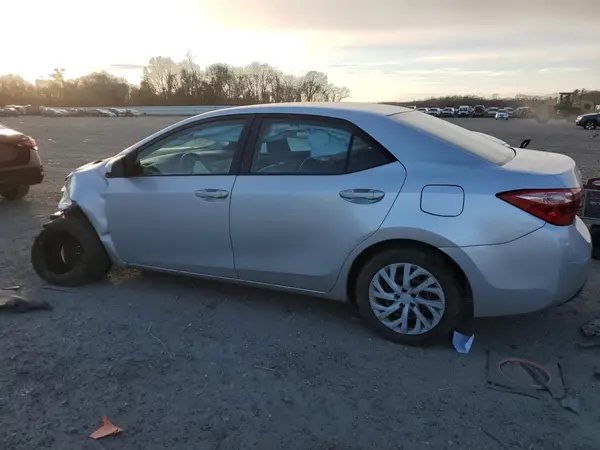 2T1BURHE5JC018910 2018 TOYOTA COROLLA - Image 2