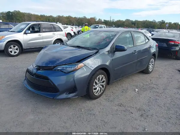 2T1BURHE5JC019684 2018 TOYOTA COROLLA - Image 2