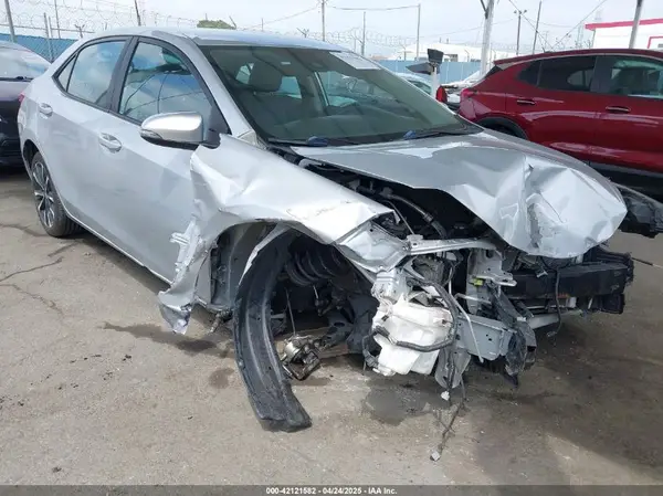 2T1BURHE5JC021905 2018 TOYOTA COROLLA - Image 1