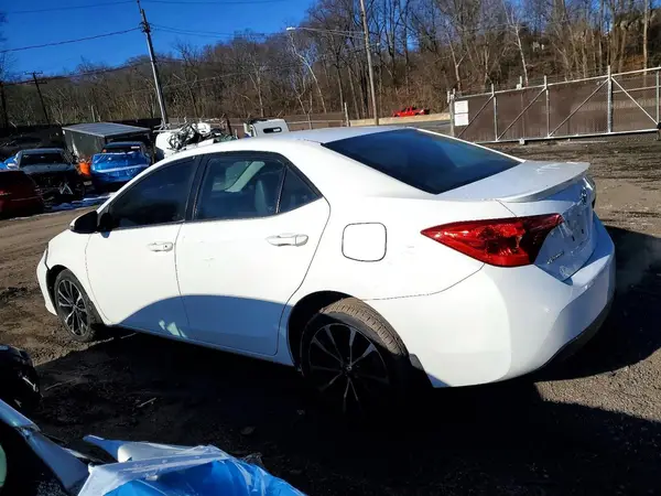 2T1BURHE5JC023704 2018 TOYOTA COROLLA - Image 2