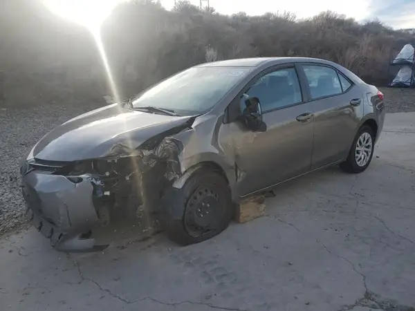 2T1BURHE5JC028014 2018 TOYOTA COROLLA - Image 1