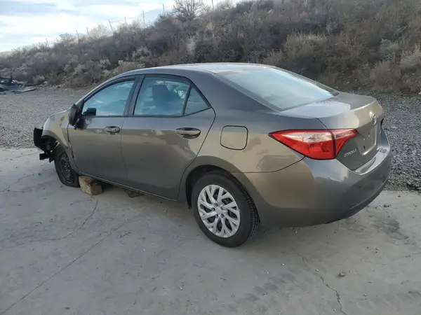 2T1BURHE5JC028014 2018 TOYOTA COROLLA - Image 2