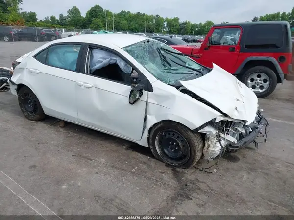 2T1BURHE5JC036629 2018 TOYOTA COROLLA - Image 1