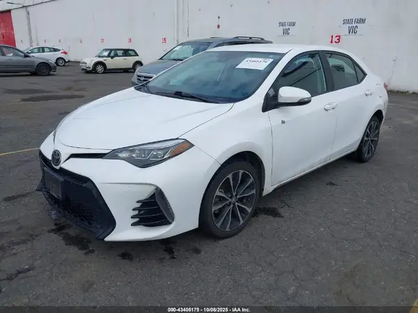 2T1BURHE5JC038672 2018 TOYOTA COROLLA - Image 2