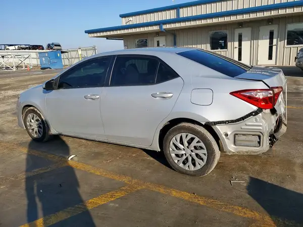 2T1BURHE5JC038980 2018 TOYOTA COROLLA - Image 2
