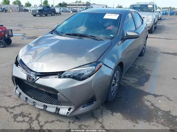 2T1BURHE5JC041457 2018 TOYOTA COROLLA - Image 2
