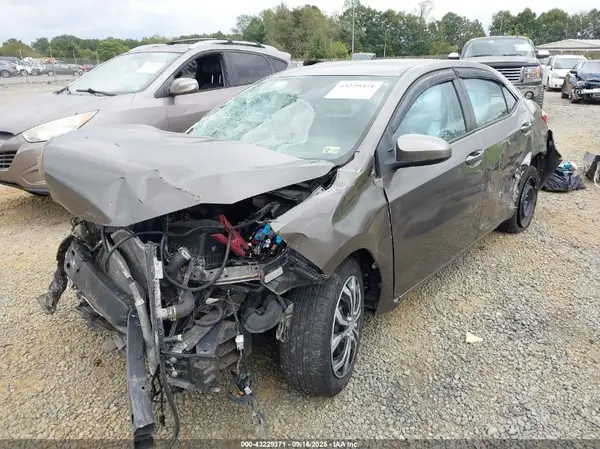 2T1BURHE5JC042611 2018 TOYOTA COROLLA - Image 2