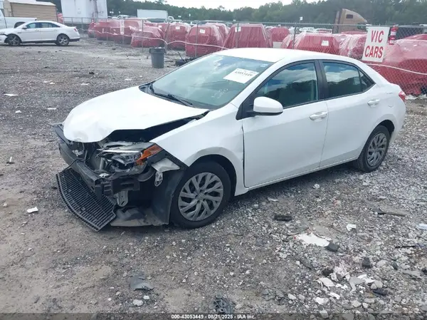 2T1BURHE5JC045749 2018 TOYOTA COROLLA - Image 2