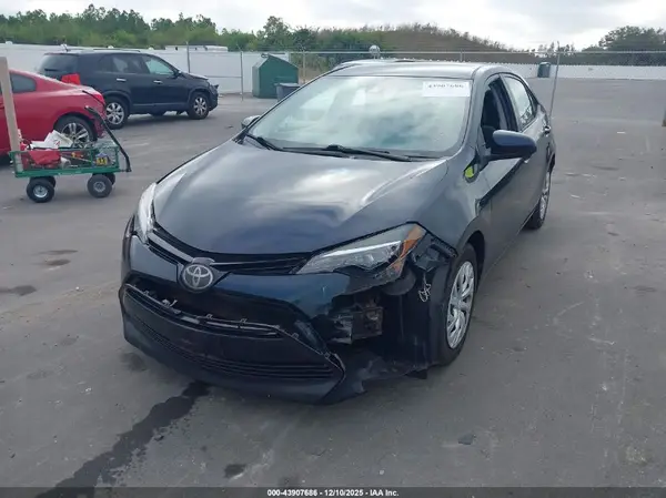 2T1BURHE5JC052359 2018 TOYOTA COROLLA - Image 2
