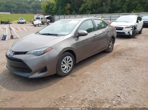 2T1BURHE5JC055293 2018 TOYOTA COROLLA - Image 2