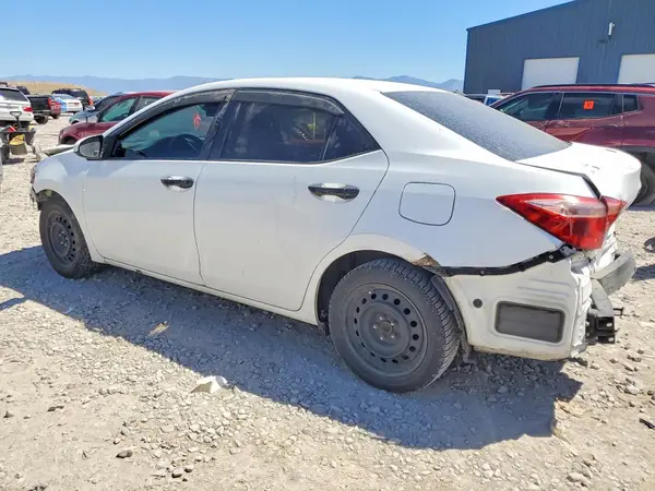 2T1BURHE5JC055603 2018 TOYOTA COROLLA - Image 2