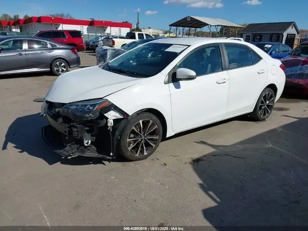 2T1BURHE5JC057237 2018 TOYOTA COROLLA - Image 2