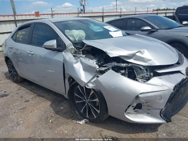 2T1BURHE5JC059702 2018 TOYOTA COROLLA - Image 1