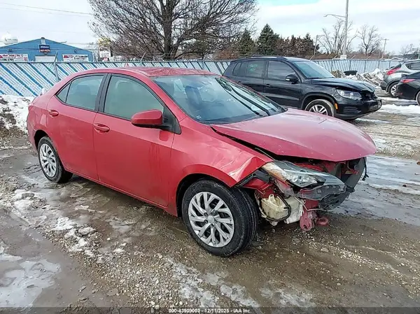 2T1BURHE5JC063653 2018 TOYOTA COROLLA - Image 1