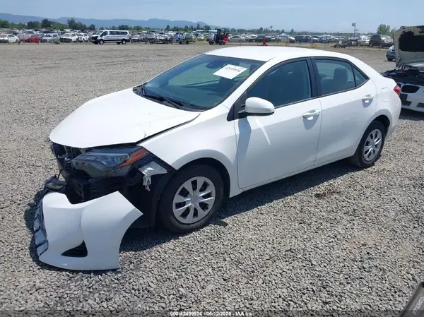 2T1BURHE5JC064267 2018 TOYOTA COROLLA - Image 2