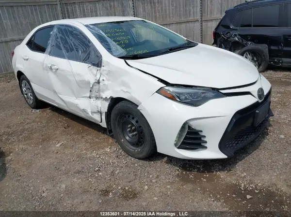2T1BURHE5JC067864 2018 TOYOTA COROLLA - Image 1