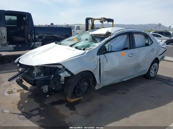 2T1BURHE5JC068433 2018 TOYOTA COROLLA - Image 2