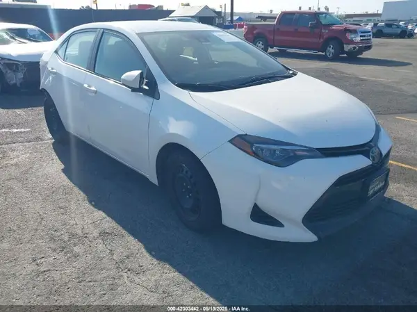 2T1BURHE5JC070263 2018 TOYOTA COROLLA - Image 1