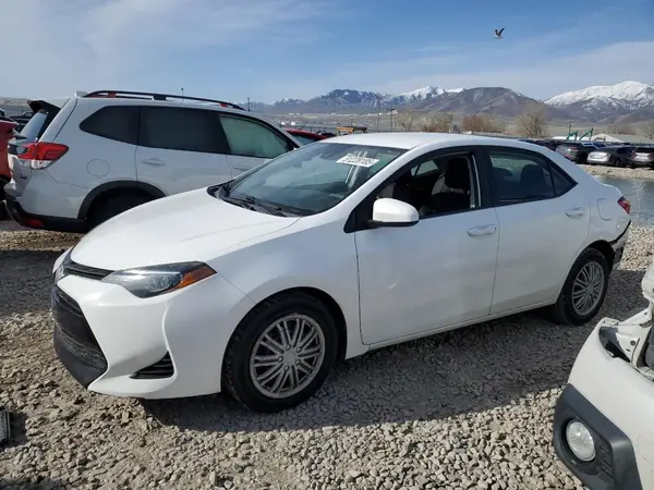 2T1BURHE5JC071753 2018 TOYOTA COROLLA - Image 1