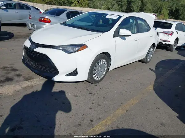 2T1BURHE5JC072563 2018 TOYOTA COROLLA - Image 2