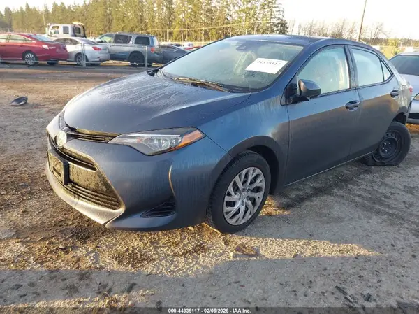 2T1BURHE5JC075074 2018 TOYOTA COROLLA - Image 2