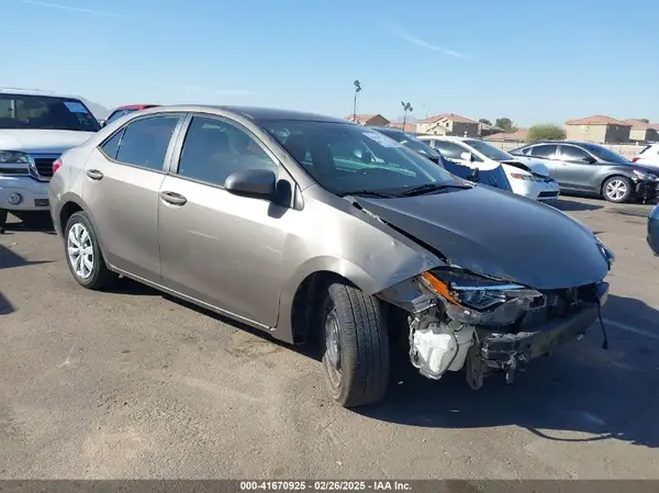 2T1BURHE5JC075849 2018 TOYOTA COROLLA - Image 1
