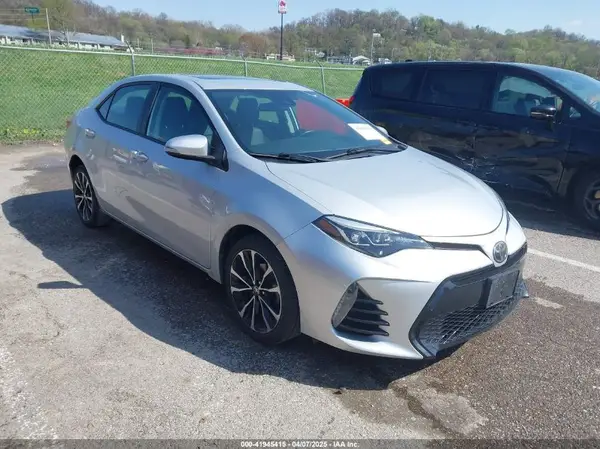 2T1BURHE5JC078864 2018 TOYOTA COROLLA - Image 1
