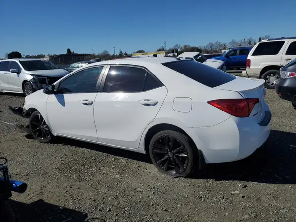 2T1BURHE5JC084633 2018 TOYOTA COROLLA - Image 2