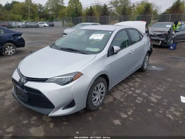 2T1BURHE5JC099116 2018 TOYOTA COROLLA - Image 2