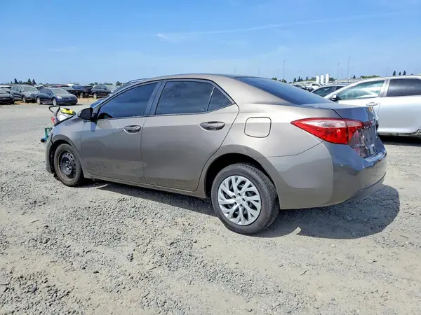 2T1BURHE5JC105304 2018 TOYOTA COROLLA - Image 2