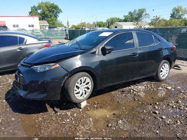 2T1BURHE5JC110793 2018 TOYOTA COROLLA - Image 2