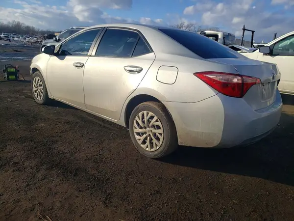 2T1BURHE5JC110857 2018 TOYOTA COROLLA - Image 2