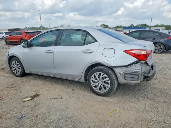 2T1BURHE5JC981015 2018 TOYOTA COROLLA - Image 2