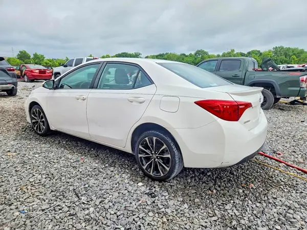 2T1BURHE5JC981323 2018 TOYOTA COROLLA - Image 2