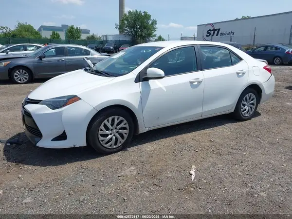 2T1BURHE5JC984867 2018 TOYOTA COROLLA - Image 2