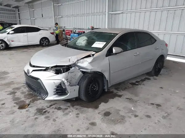 2T1BURHE5KC134917 2019 TOYOTA COROLLA - Image 2