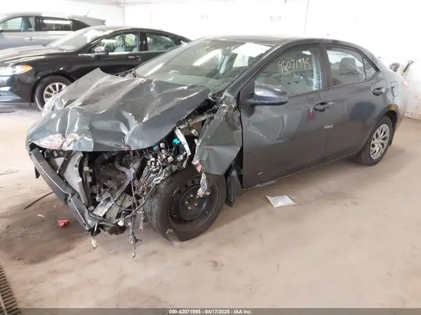 2T1BURHE5KC211768 2019 TOYOTA COROLLA - Image 2