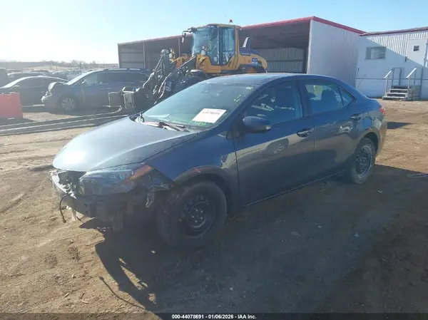 2T1BURHE5KC221068 2019 TOYOTA COROLLA - Image 2