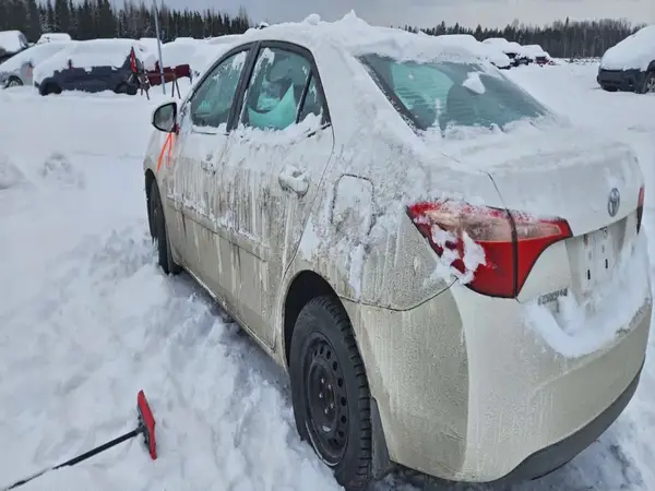 2T1BURHE6HC766009 2017 TOYOTA COROLLA - Image 2